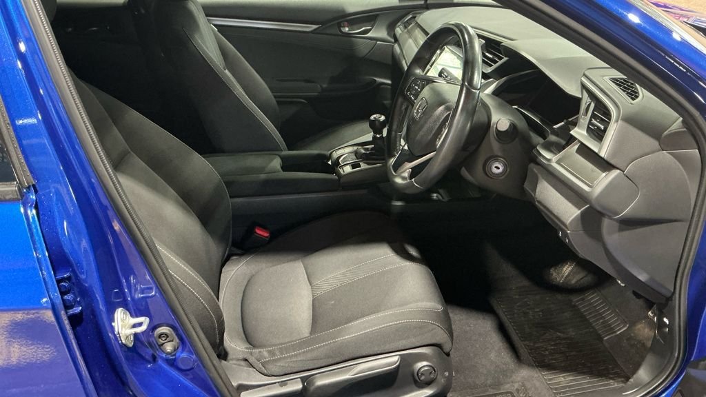 Used Honda Civic 2017 for sale - 76605004: Photo 9