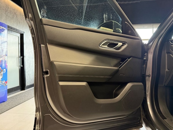 Used Land Rover Range Rover Velar 2018 for sale - 75272058: Photo 32