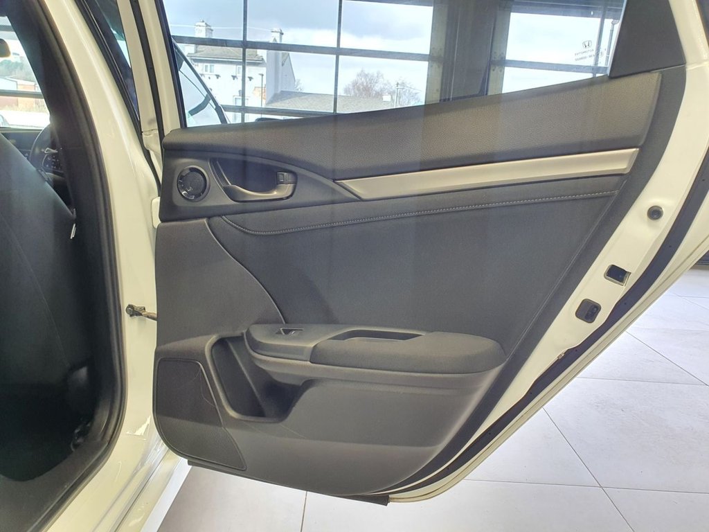 Used Honda Civic 2017 for sale - 76454061: Photo 24