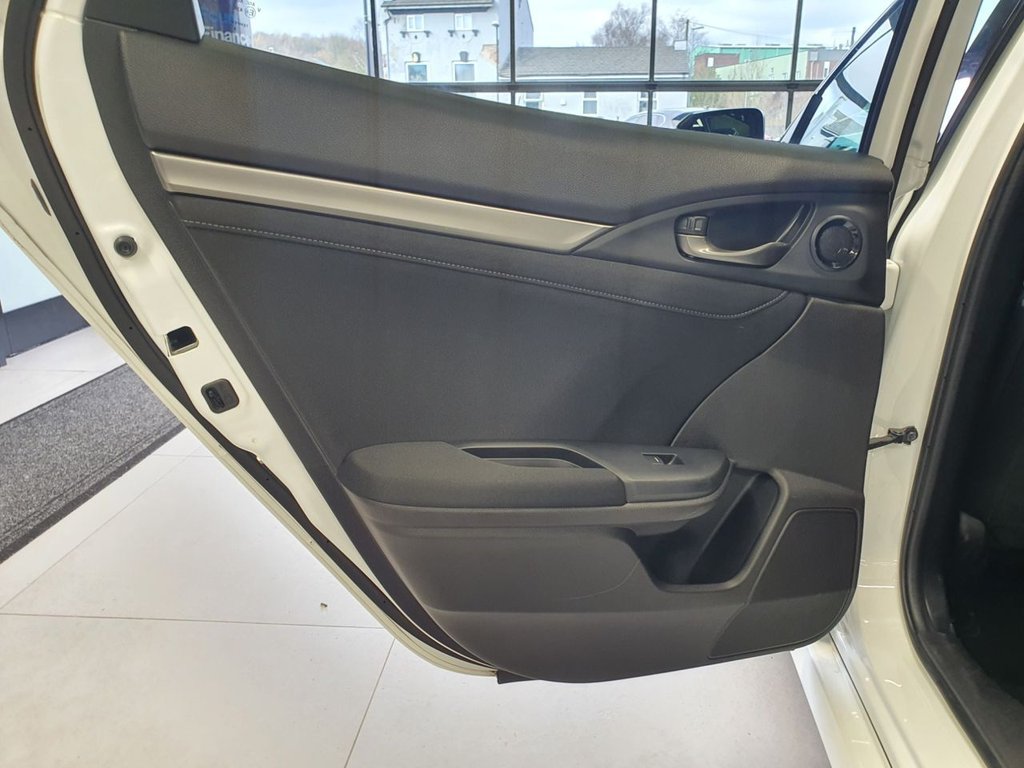 Used Honda Civic 2017 for sale - 76454061: Photo 28