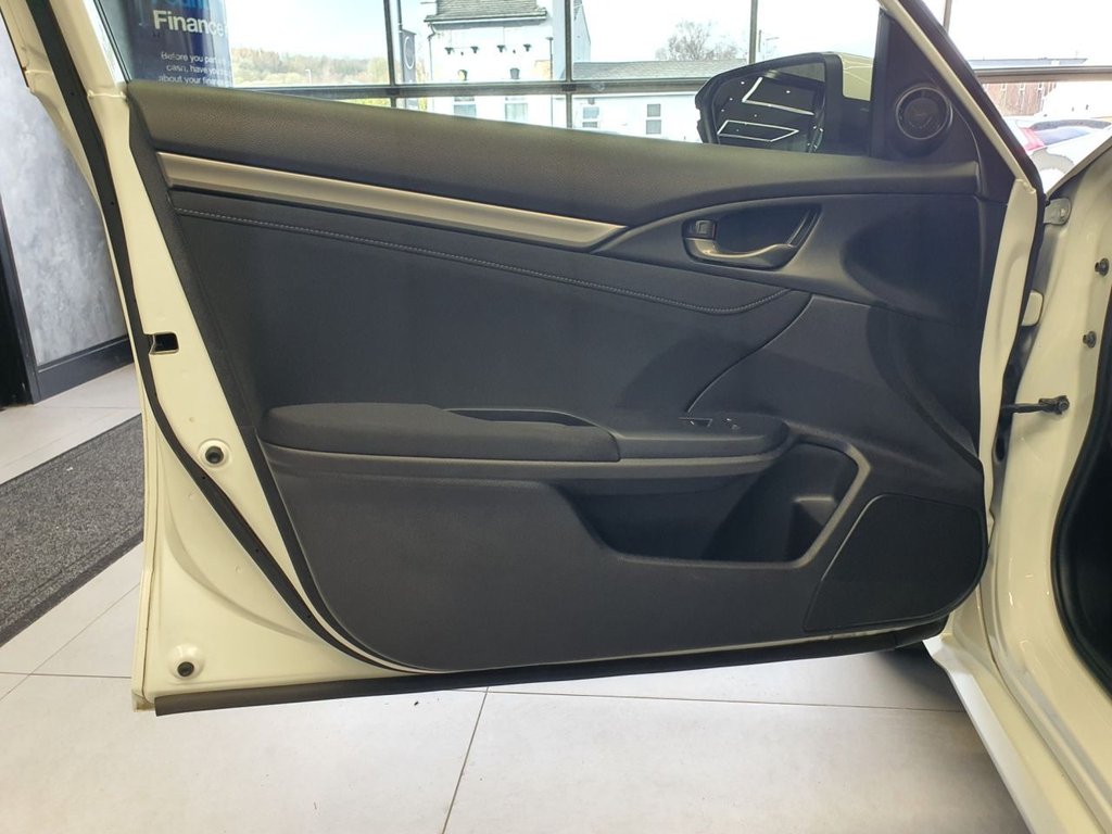 Used Honda Civic 2017 for sale - 76454061: Photo 31