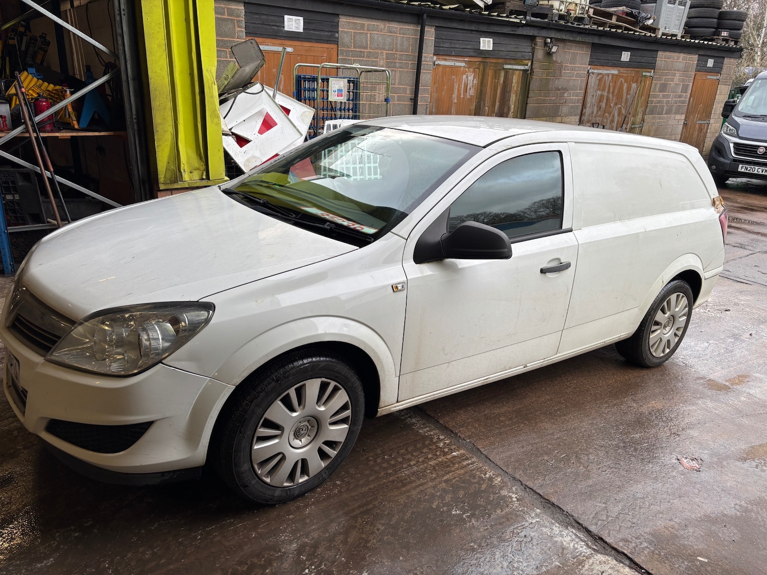 Used Vauxhall Astra Van 2012 for sale - 77298286: Photo 2