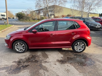 Used Volkswagen Polo 2015 for sale - 77155705: Photo