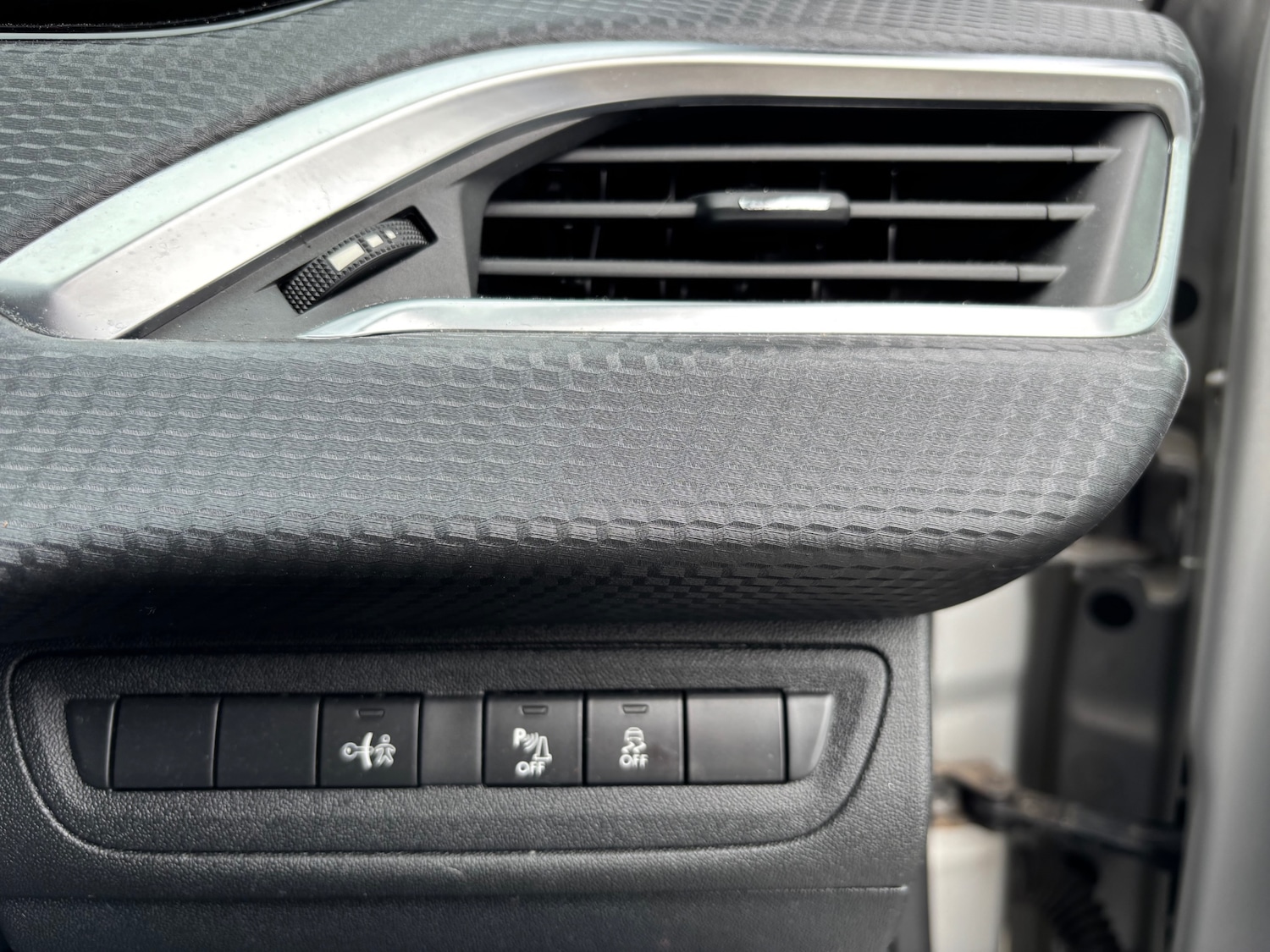 Used Peugeot 208 2016 for sale - 77900982: Photo 18