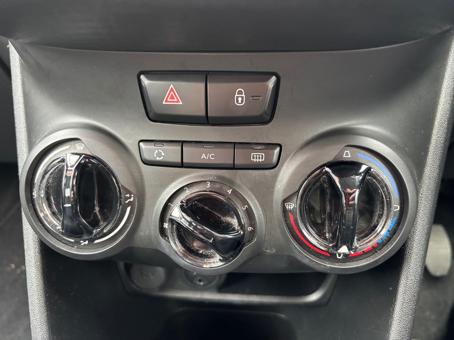 Used Peugeot 208 2016 for sale - 77900982: Photo 25