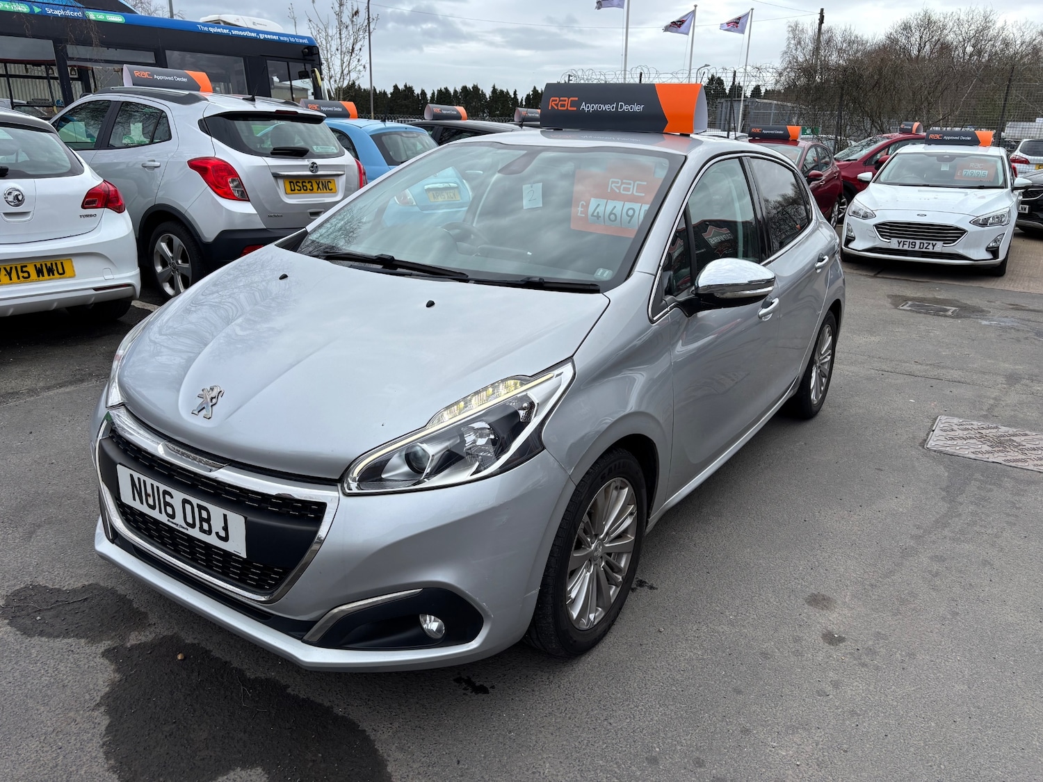 Used Peugeot 208 2016 for sale - 77900982: Photo 3