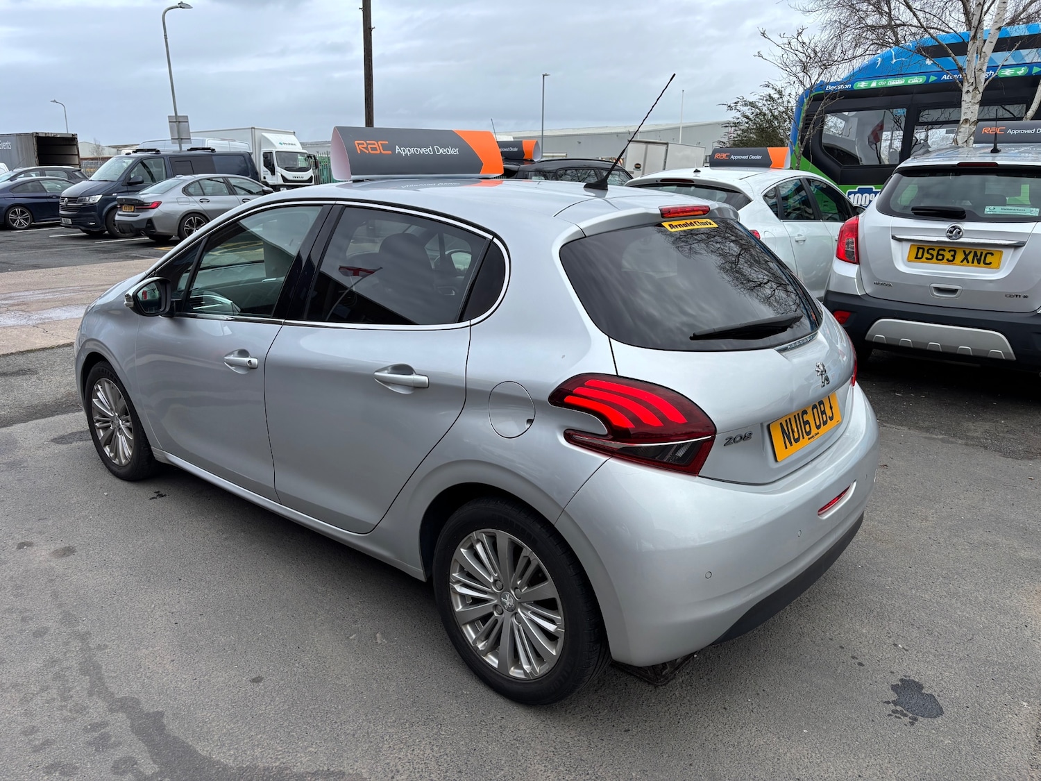Used Peugeot 208 2016 for sale - 77900982: Photo 5