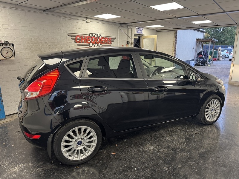 Used Ford Fiesta 2015 for sale - 76330439: Photo 8