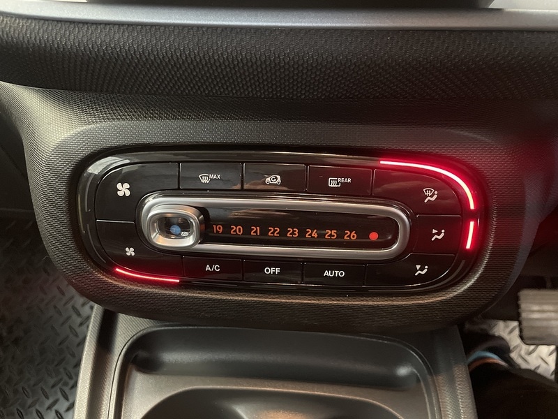 Used smart fortwo 2019 for sale - 76206695: Photo 19