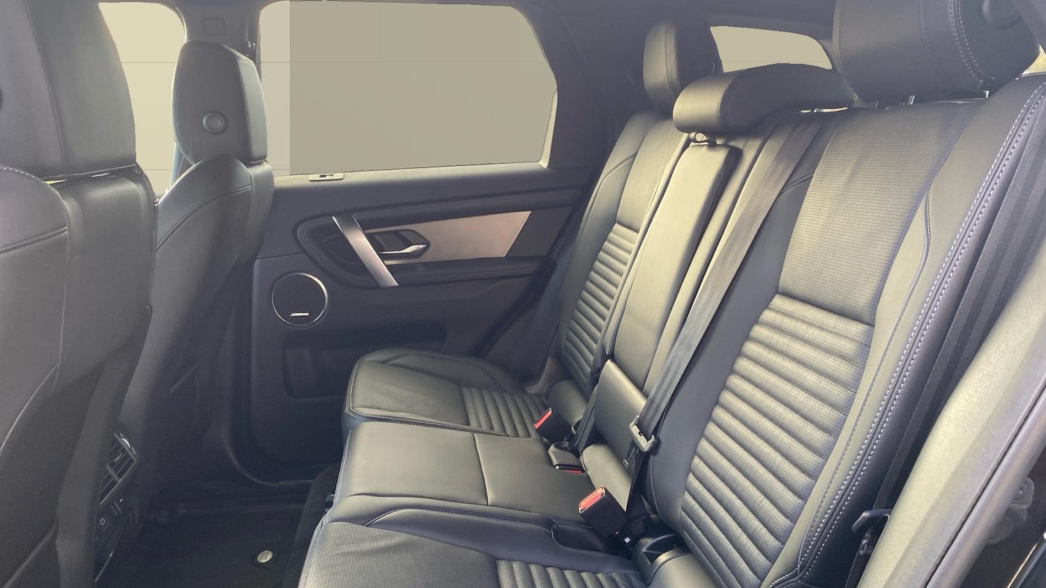 Used Land Rover Discovery Sport 2024 for sale - 76532073: Photo 4