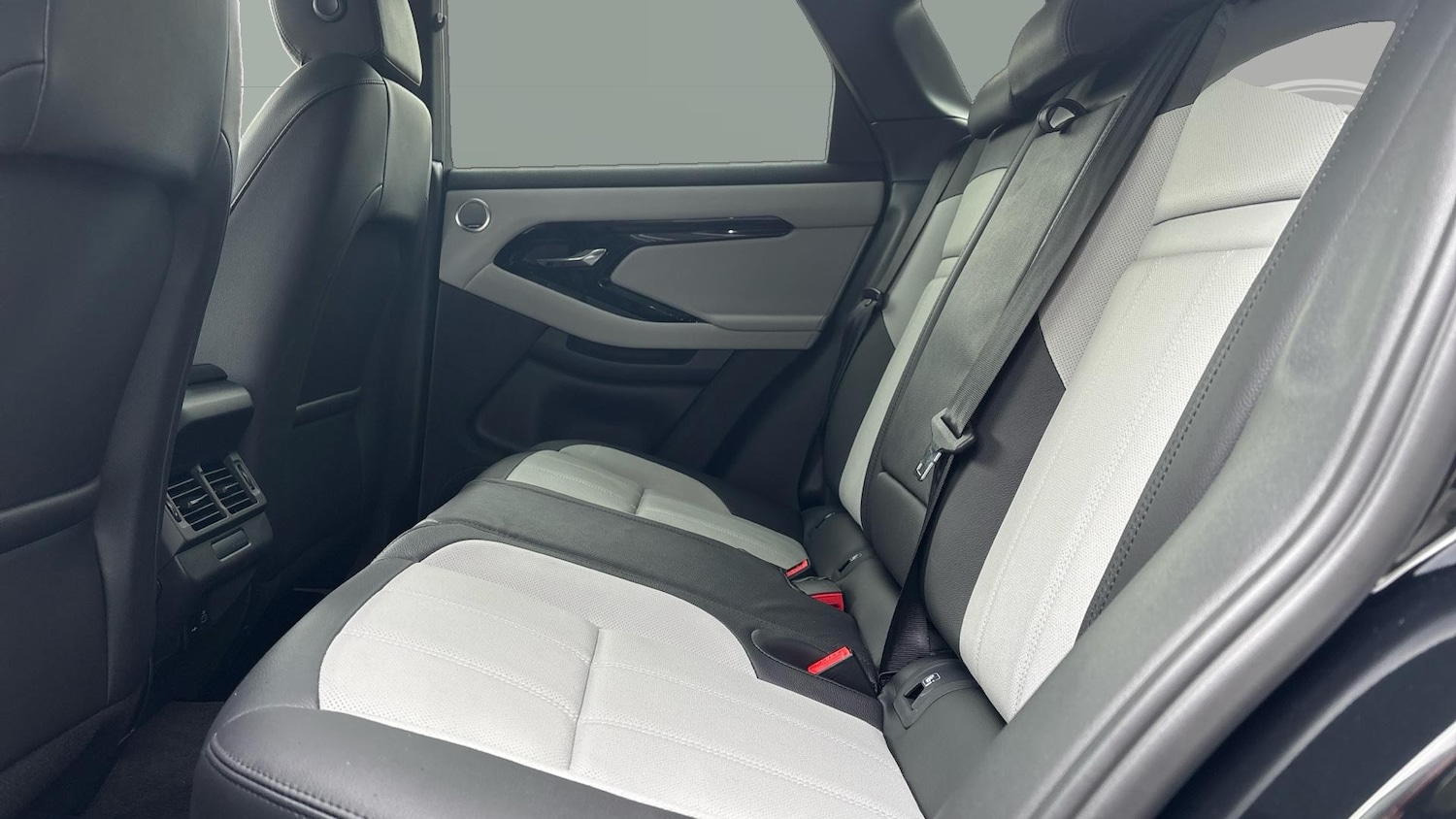 Used Land Rover Range Rover Evoque 2025 for sale - 78152915: Photo 4