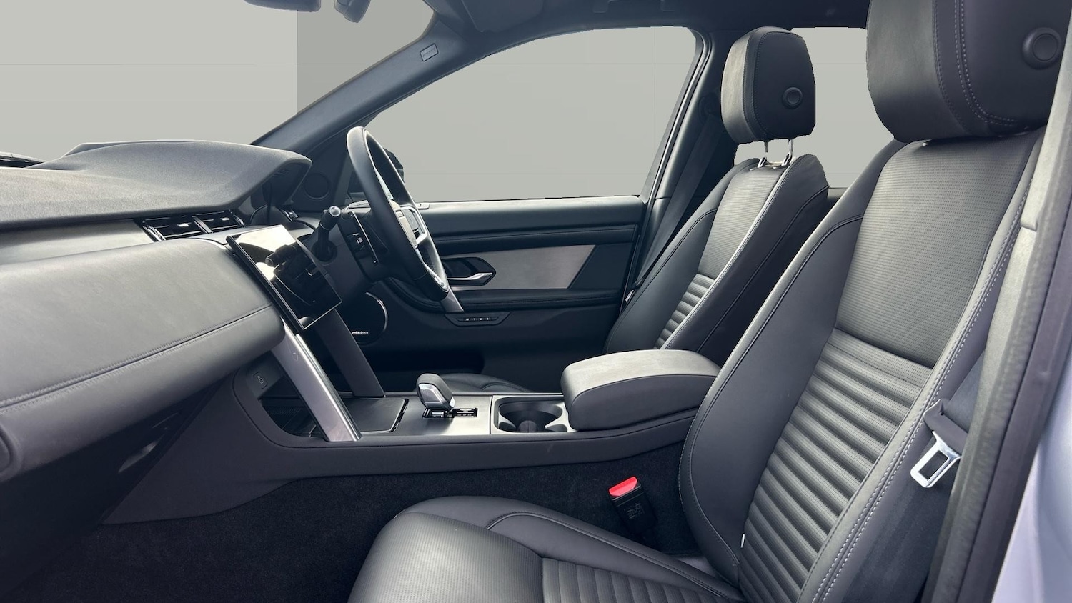 Used Land Rover Discovery Sport 2025 for sale - 76384869: Photo 3