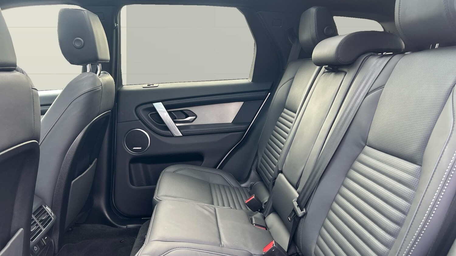 Used Land Rover Discovery Sport 2025 for sale - 76384869: Photo 4