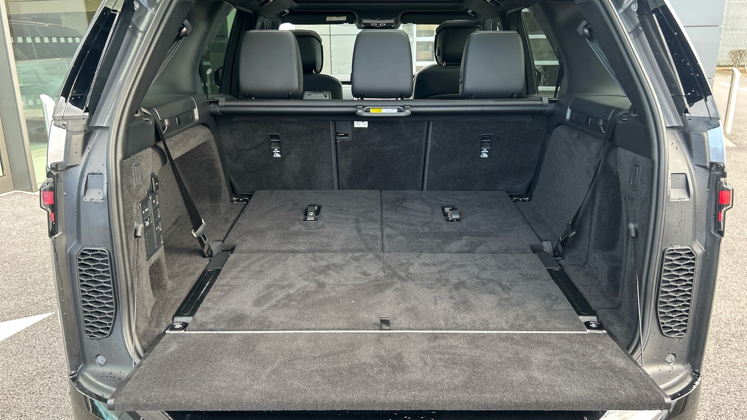 Used Land Rover Discovery 2025 for sale - 76892870: Photo 10