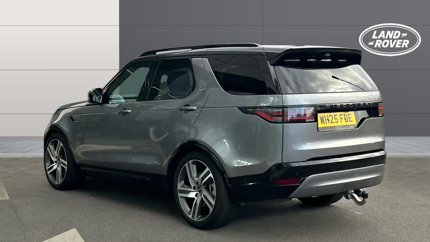 Used Land Rover Discovery 2025 for sale - 76892870: Photo 2