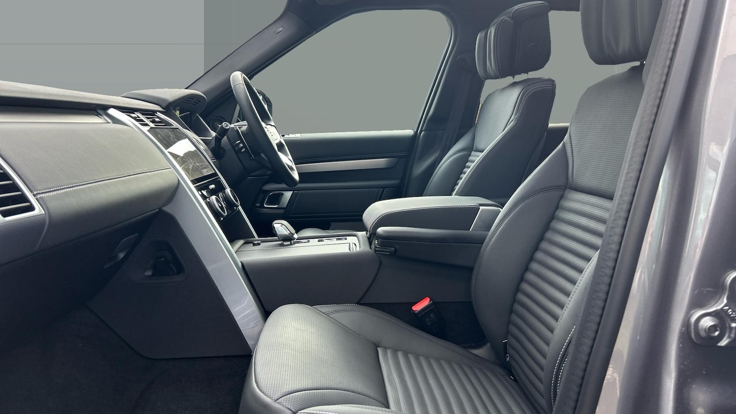 Used Land Rover Discovery 2025 for sale - 76892870: Photo 3