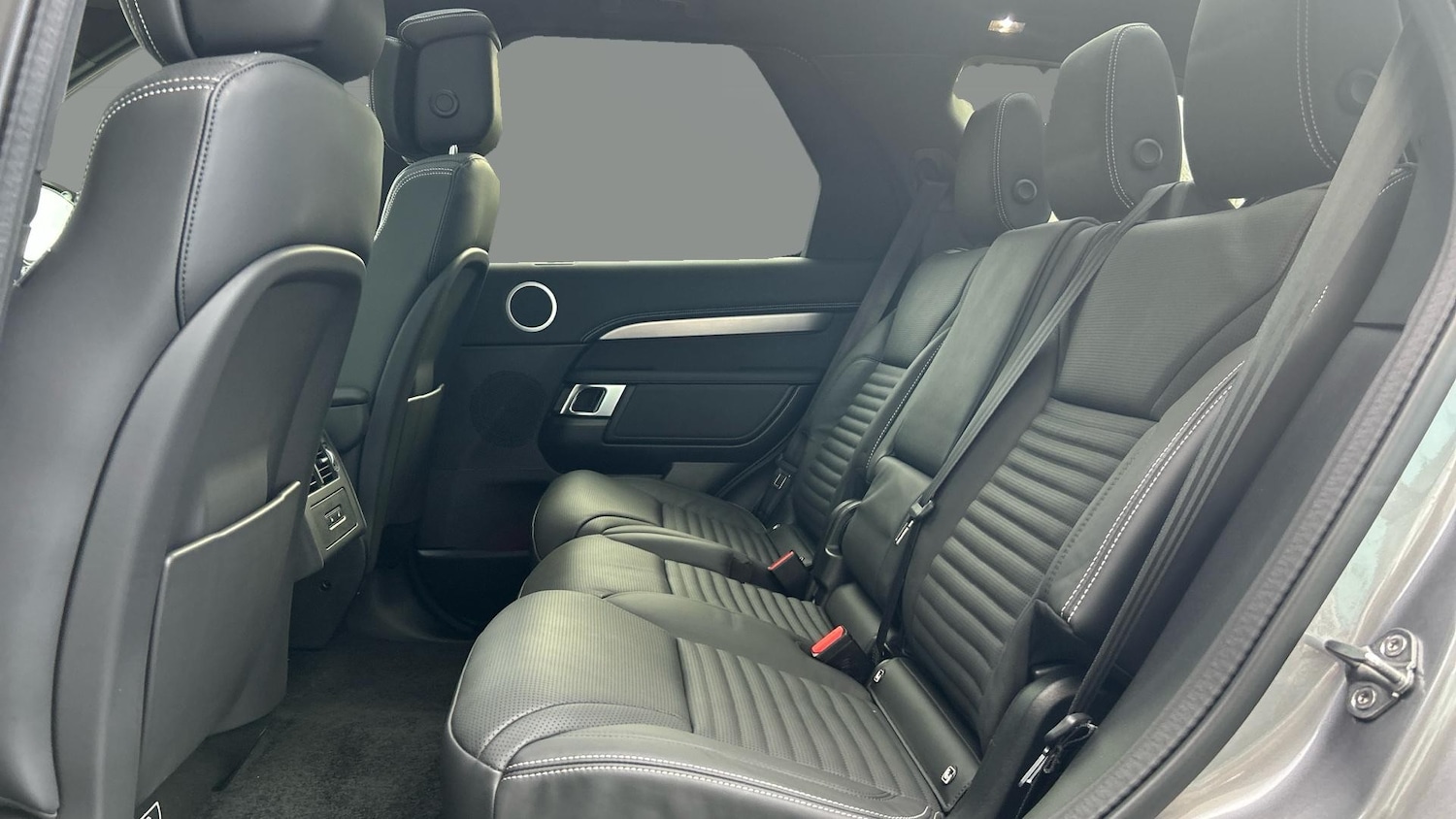 Used Land Rover Discovery 2025 for sale - 76892870: Photo 4