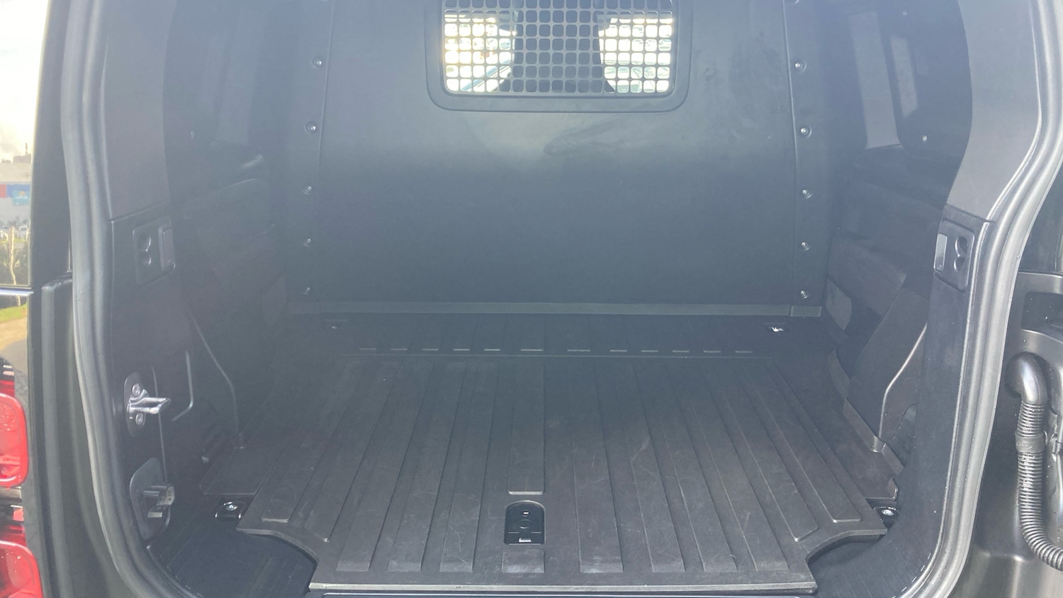 Used Land Rover Defender 2024 for sale - 76565297: Photo 10