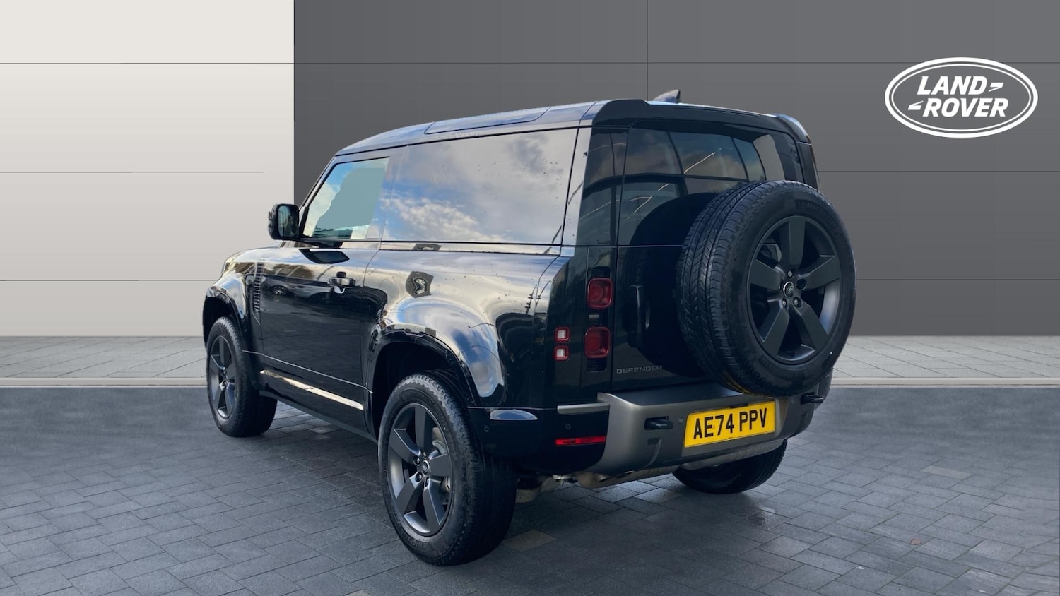 Used Land Rover Defender 2024 for sale - 76565297: Photo 2