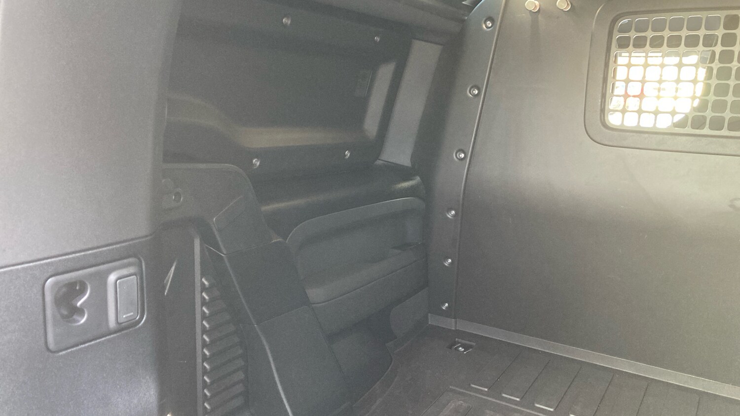 Used Land Rover Defender 2024 for sale - 76565297: Photo 23