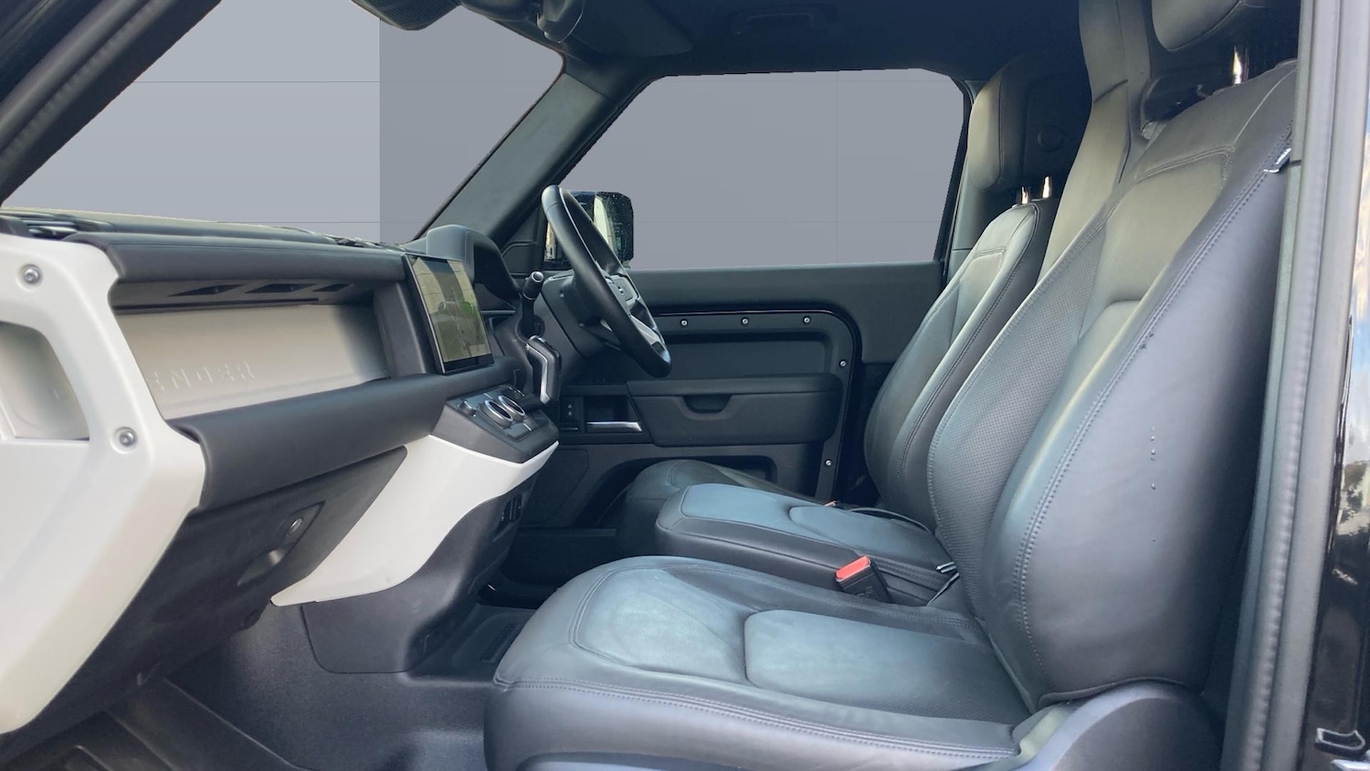 Used Land Rover Defender 2024 for sale - 76565297: Photo 3