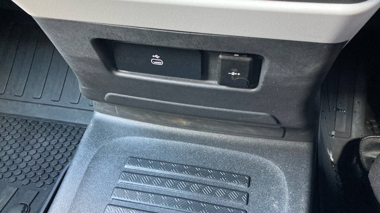 Used Land Rover Defender 2024 for sale - 76565297: Photo 33