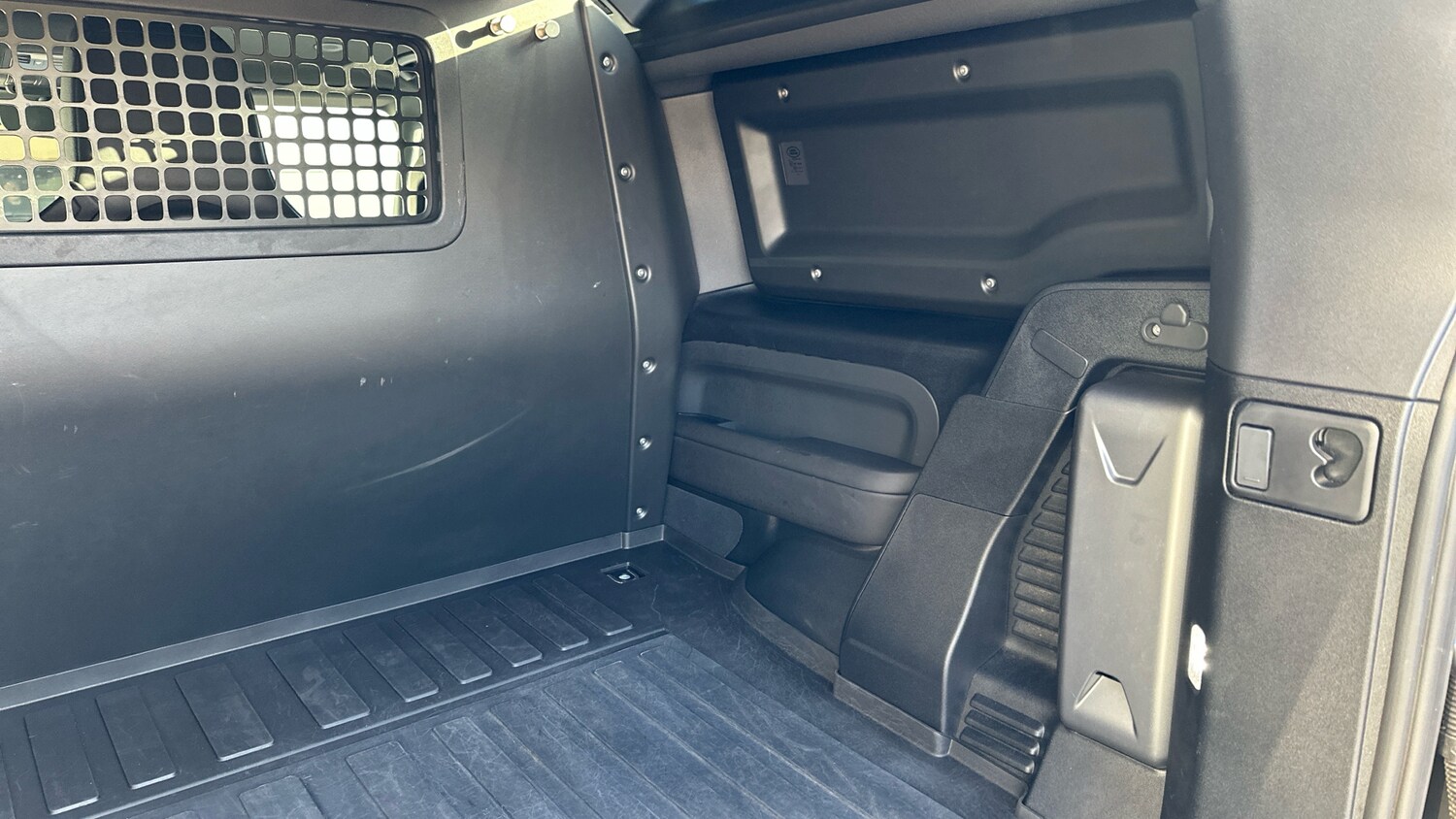 Used Land Rover Defender 2024 for sale - 76565297: Photo 49