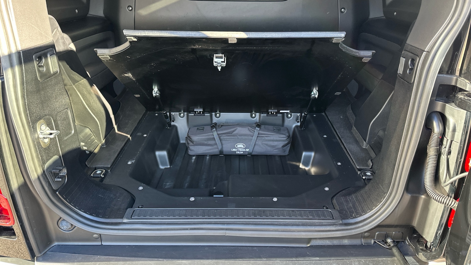 Used Land Rover Defender 2024 for sale - 76565297: Photo 51