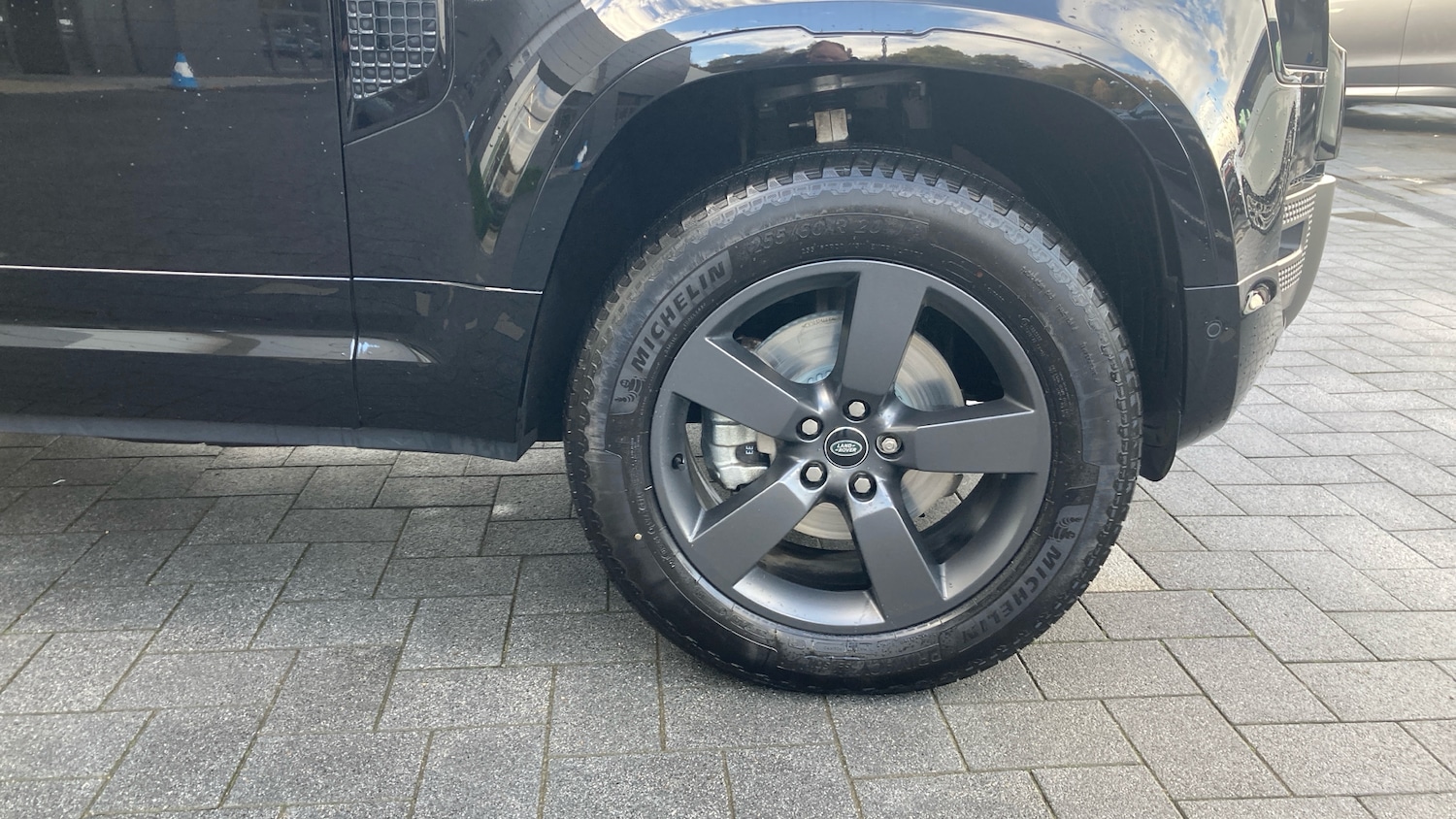 Used Land Rover Defender 2024 for sale - 76565297: Photo 8