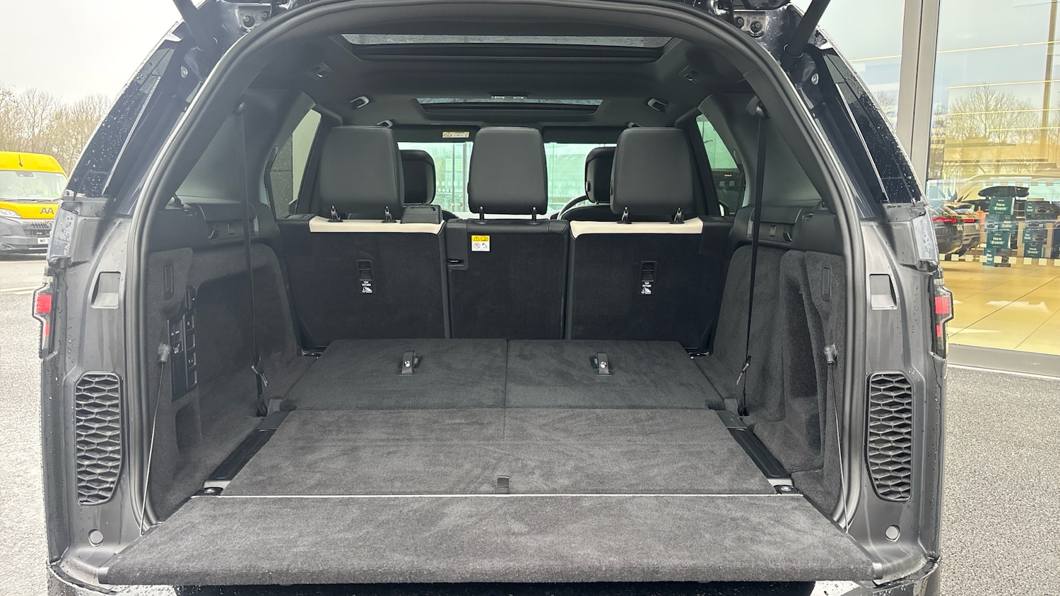 Used Land Rover Discovery 2024 for sale - 77450289: Photo 10