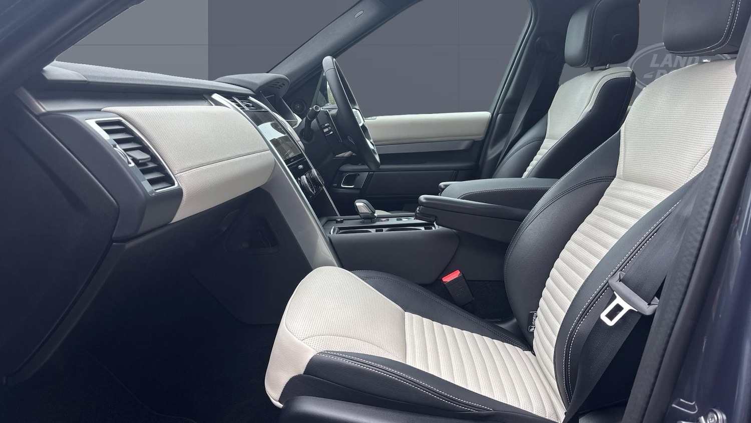 Used Land Rover Discovery 2024 for sale - 77450289: Photo 3