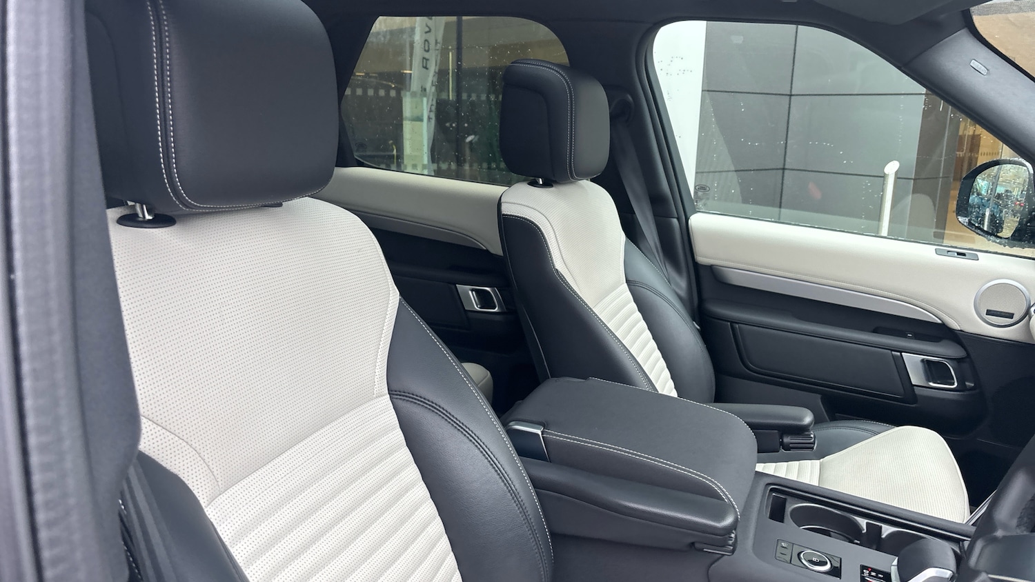 Used Land Rover Discovery 2024 for sale - 77450289: Photo 31