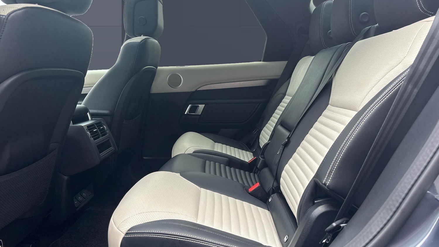 Used Land Rover Discovery 2024 for sale - 77450289: Photo 4