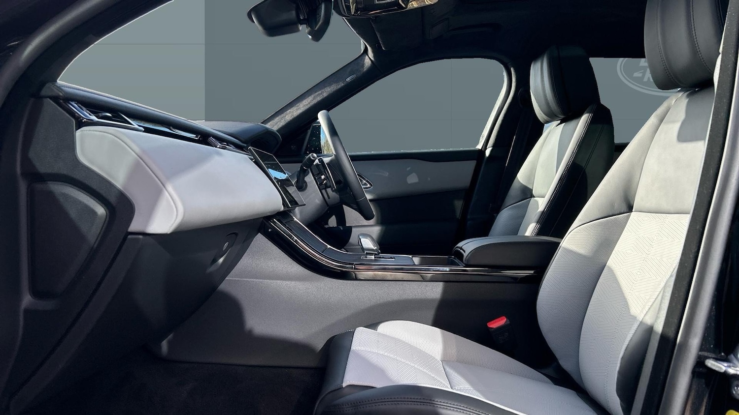 Used Land Rover Range Rover Velar 2025 for sale - 76862236: Photo 3