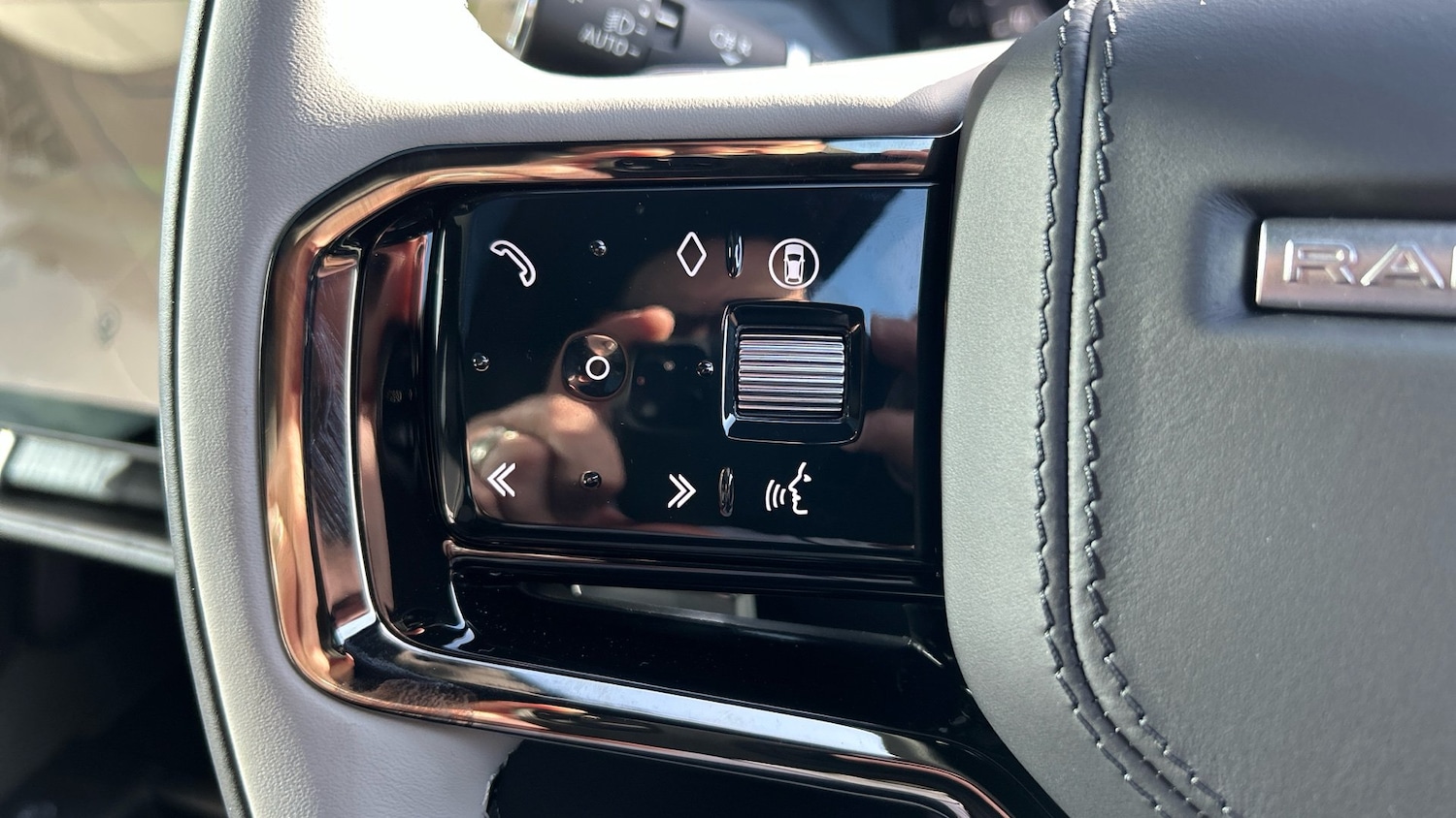 Used Land Rover Range Rover Velar 2025 for sale - 76862236: Photo 64