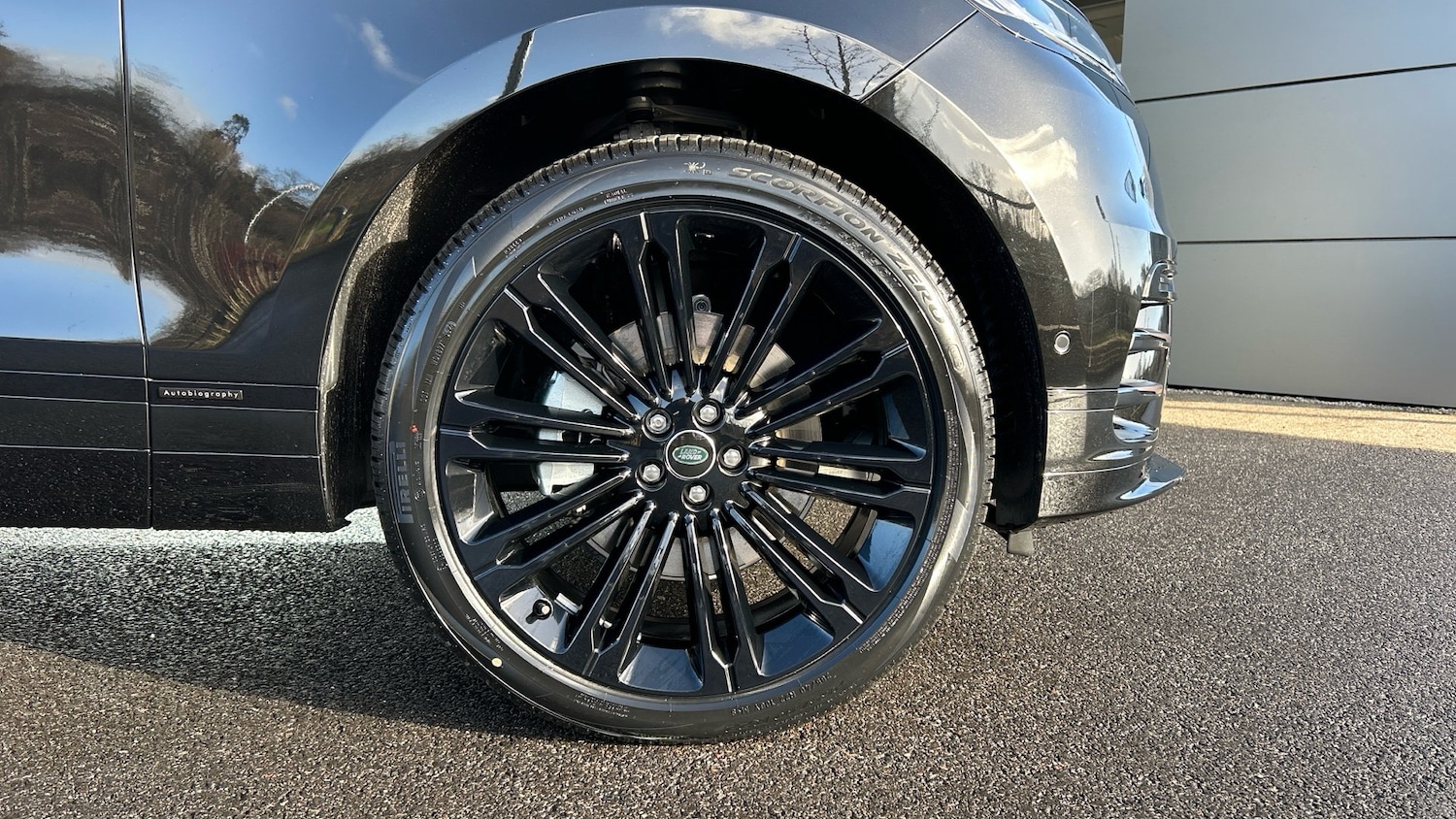 Used Land Rover Range Rover Velar 2025 for sale - 76862236: Photo 8