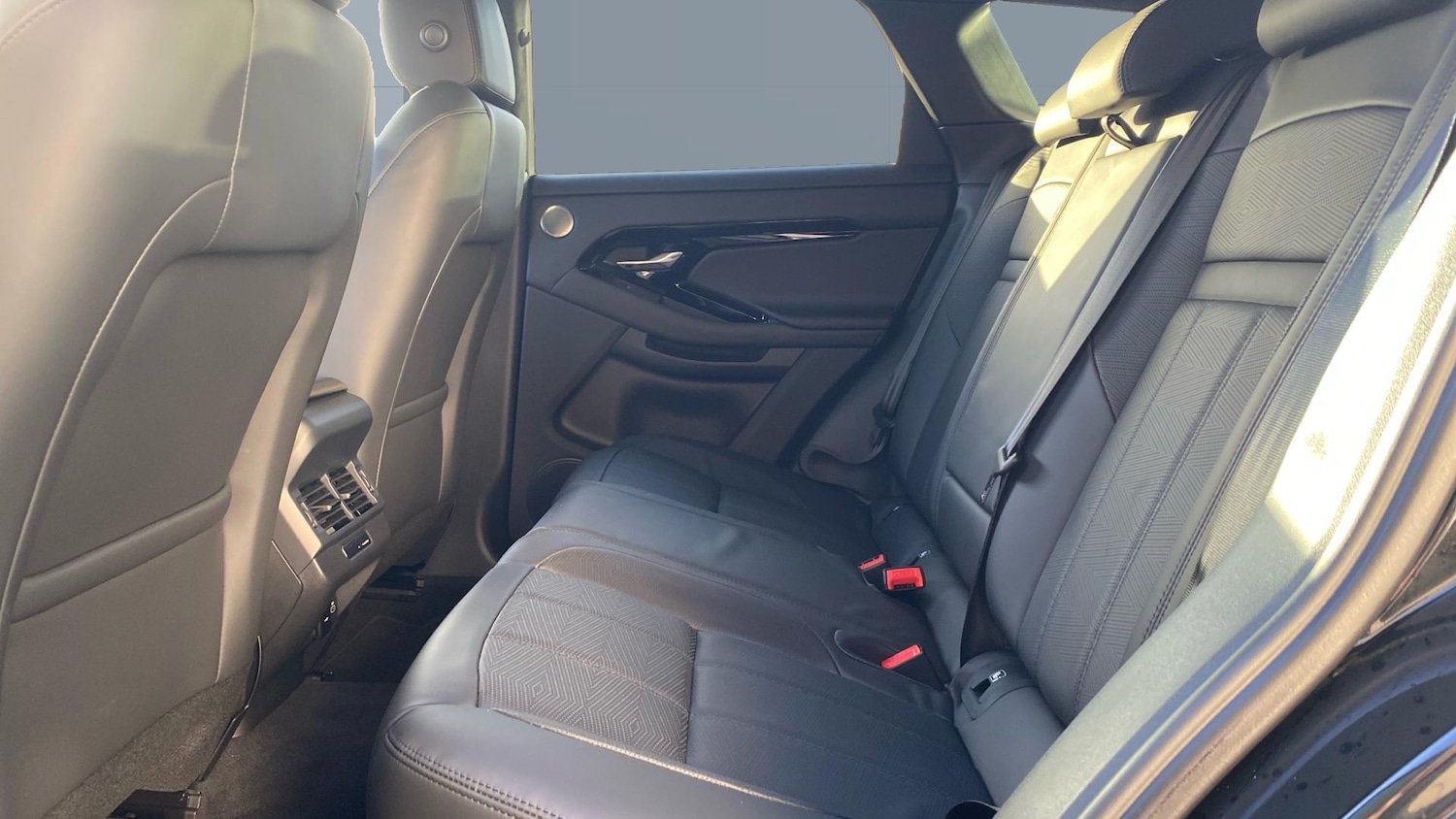 Used Land Rover Range Rover Evoque 2025 for sale - 76808043: Photo 4