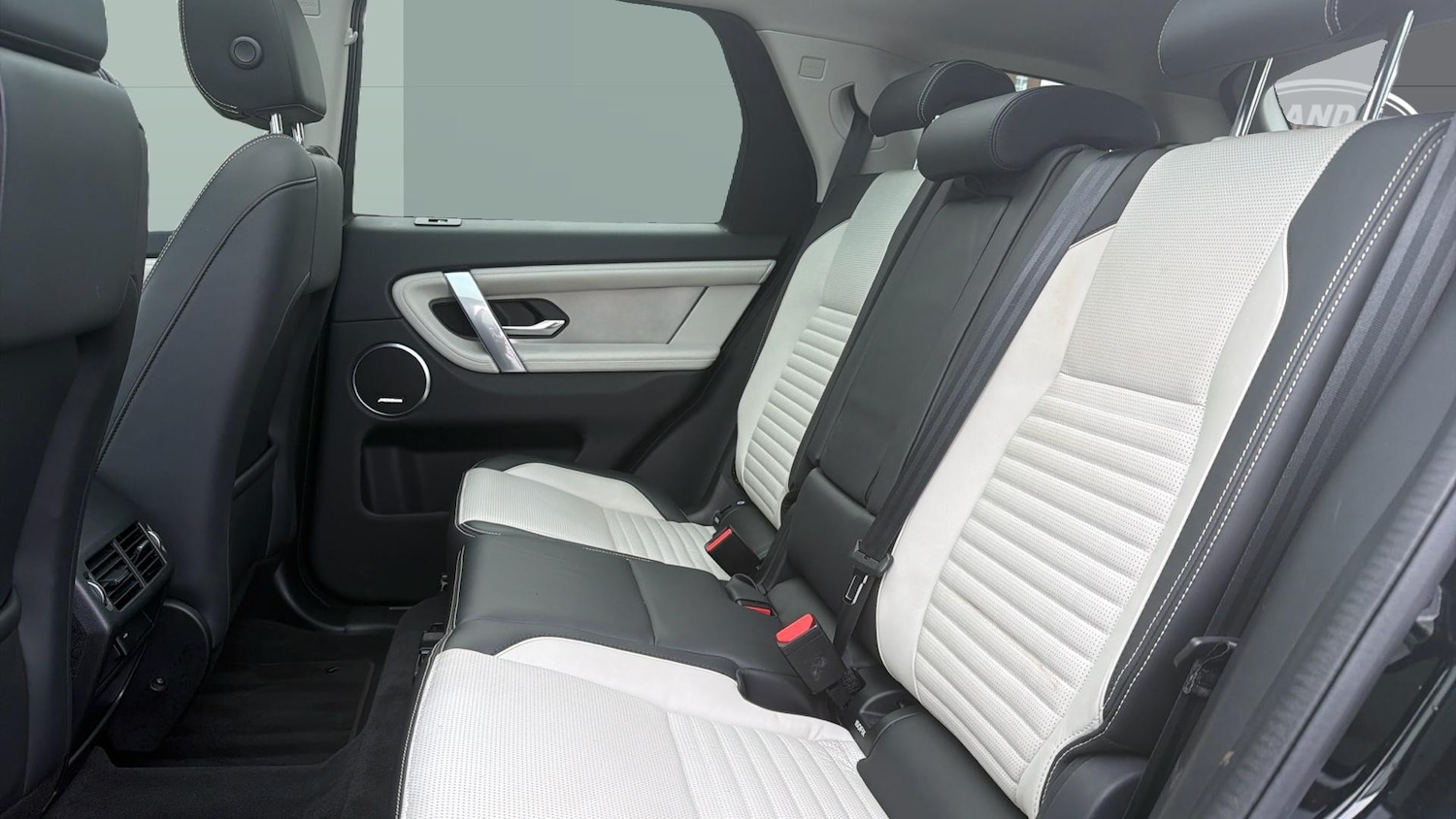 Used Land Rover Discovery Sport 2022 for sale - 78064319: Photo 4