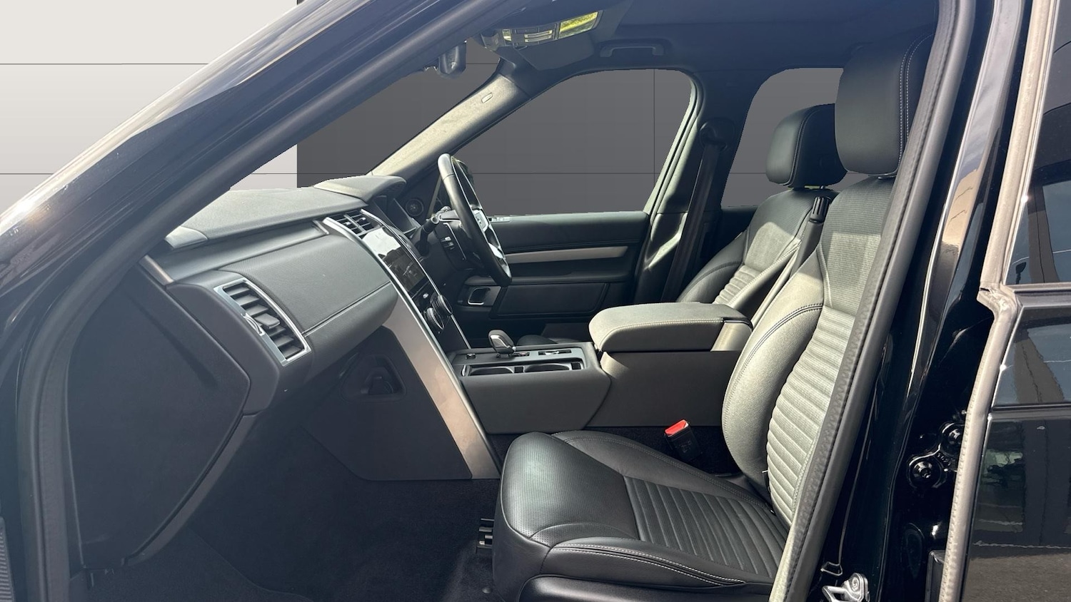 Used Land Rover Discovery 2022 for sale - 76104628: Photo 3