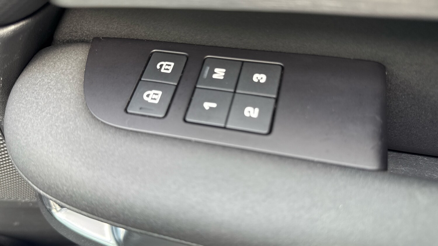 Used Land Rover Discovery 2022 for sale - 76104628: Photo 31