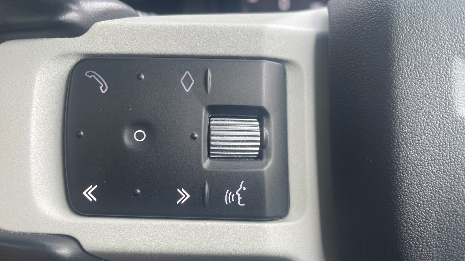Used Land Rover Defender 2022 for sale - 76366236: Photo 20