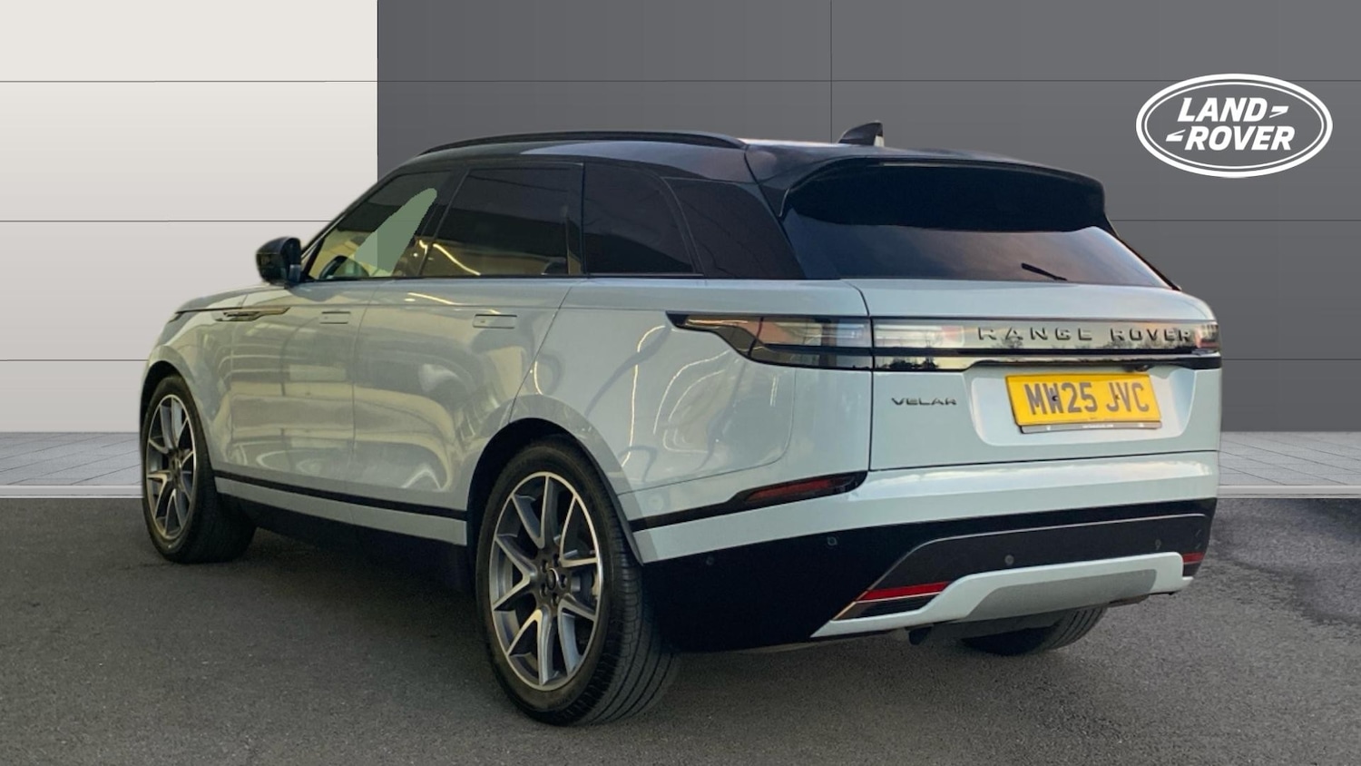 Used Land Rover Range Rover Velar 2025 for sale - 76945789: Photo 2