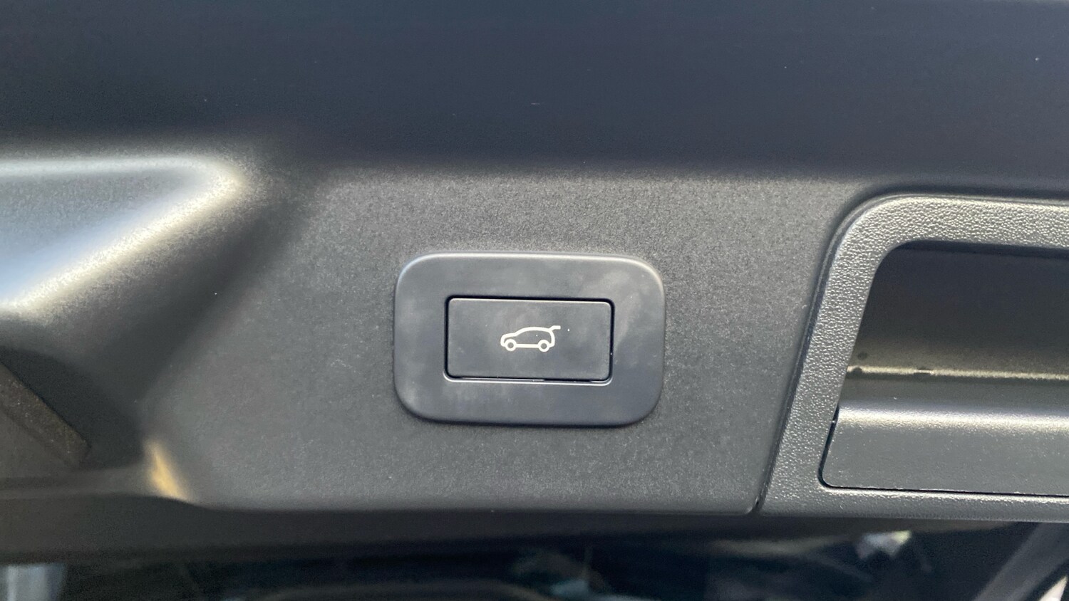 Used Land Rover Range Rover Velar 2025 for sale - 76945789: Photo 24