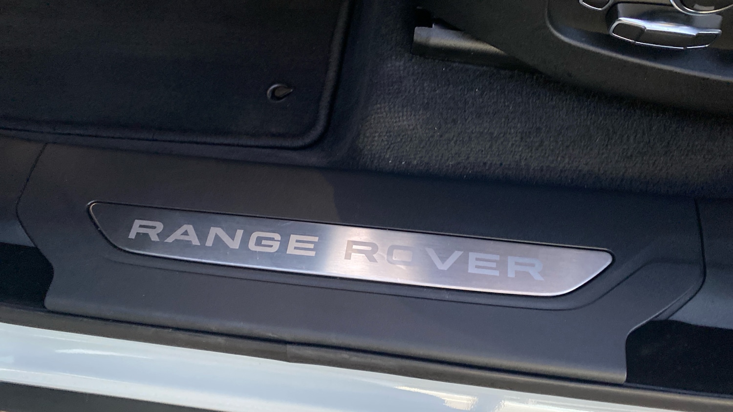 Used Land Rover Range Rover Velar 2025 for sale - 76945789: Photo 27