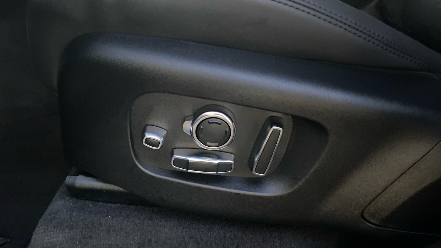 Used Land Rover Range Rover Velar 2025 for sale - 76945789: Photo 28