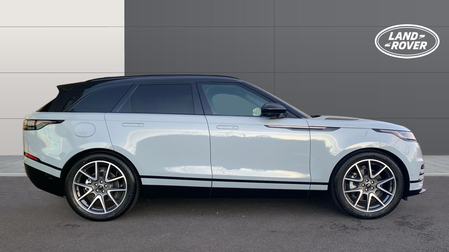 Used Land Rover Range Rover Velar 2025 for sale - 76945789: Photo 5