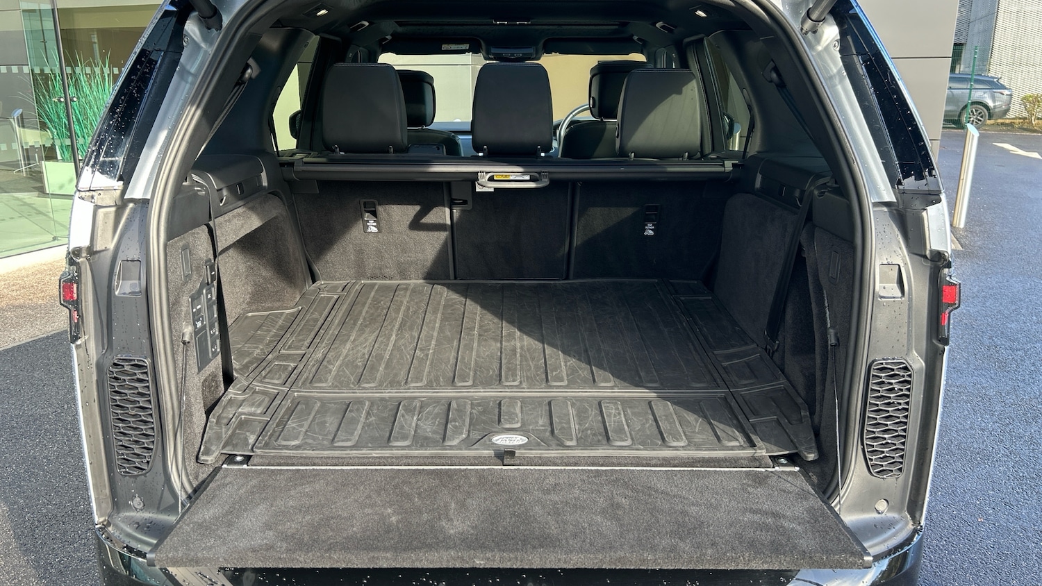 Used Land Rover Discovery 2023 for sale - 76319538: Photo 10