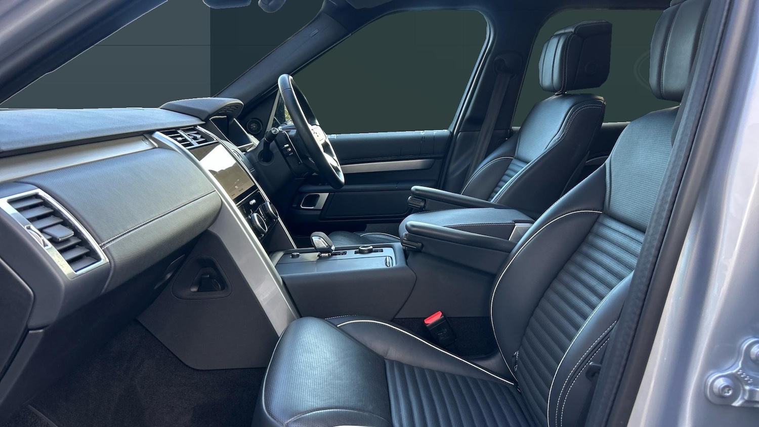 Used Land Rover Discovery 2023 for sale - 76319538: Photo 3