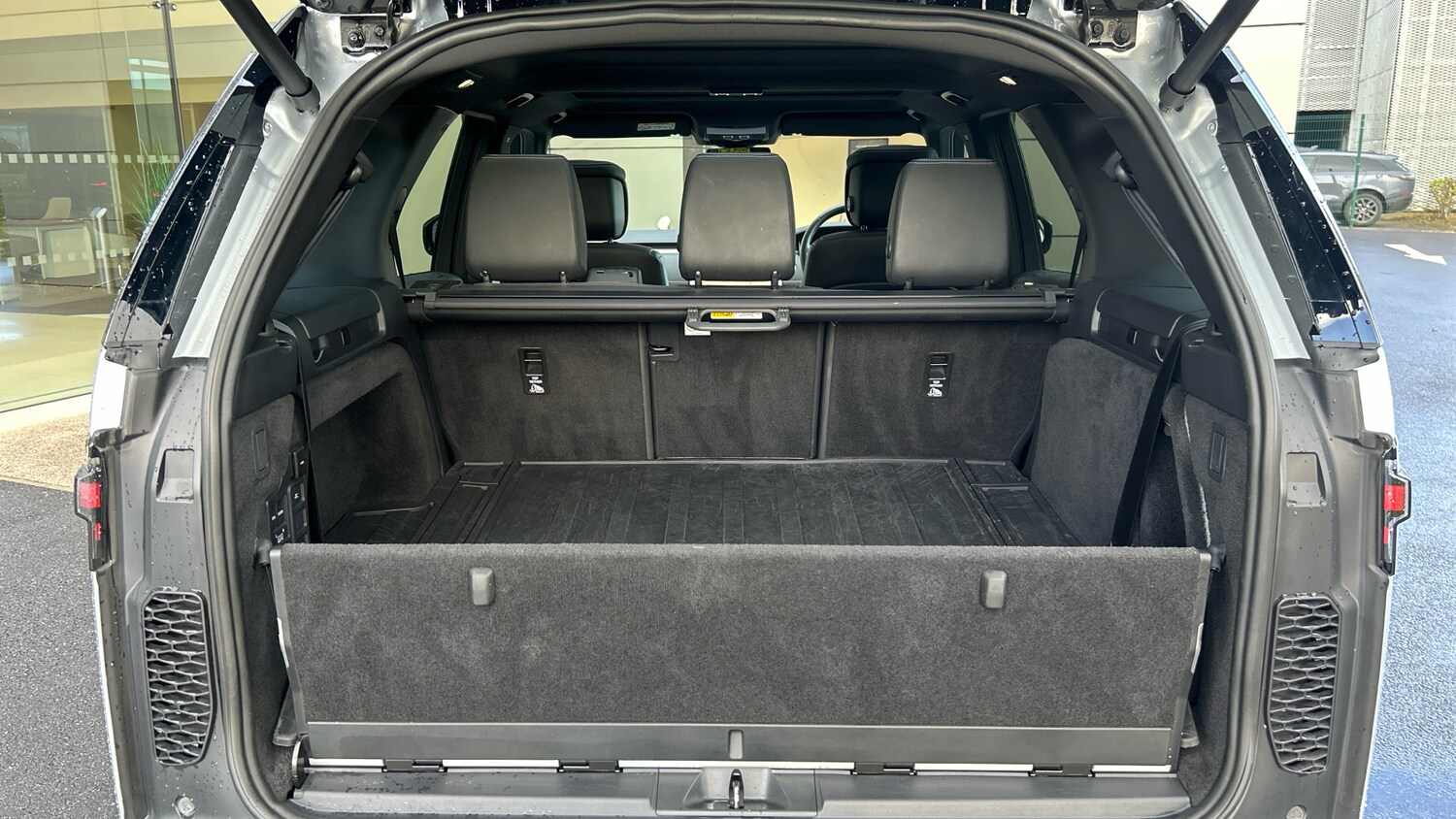 Used Land Rover Discovery 2023 for sale - 76319538: Photo 31