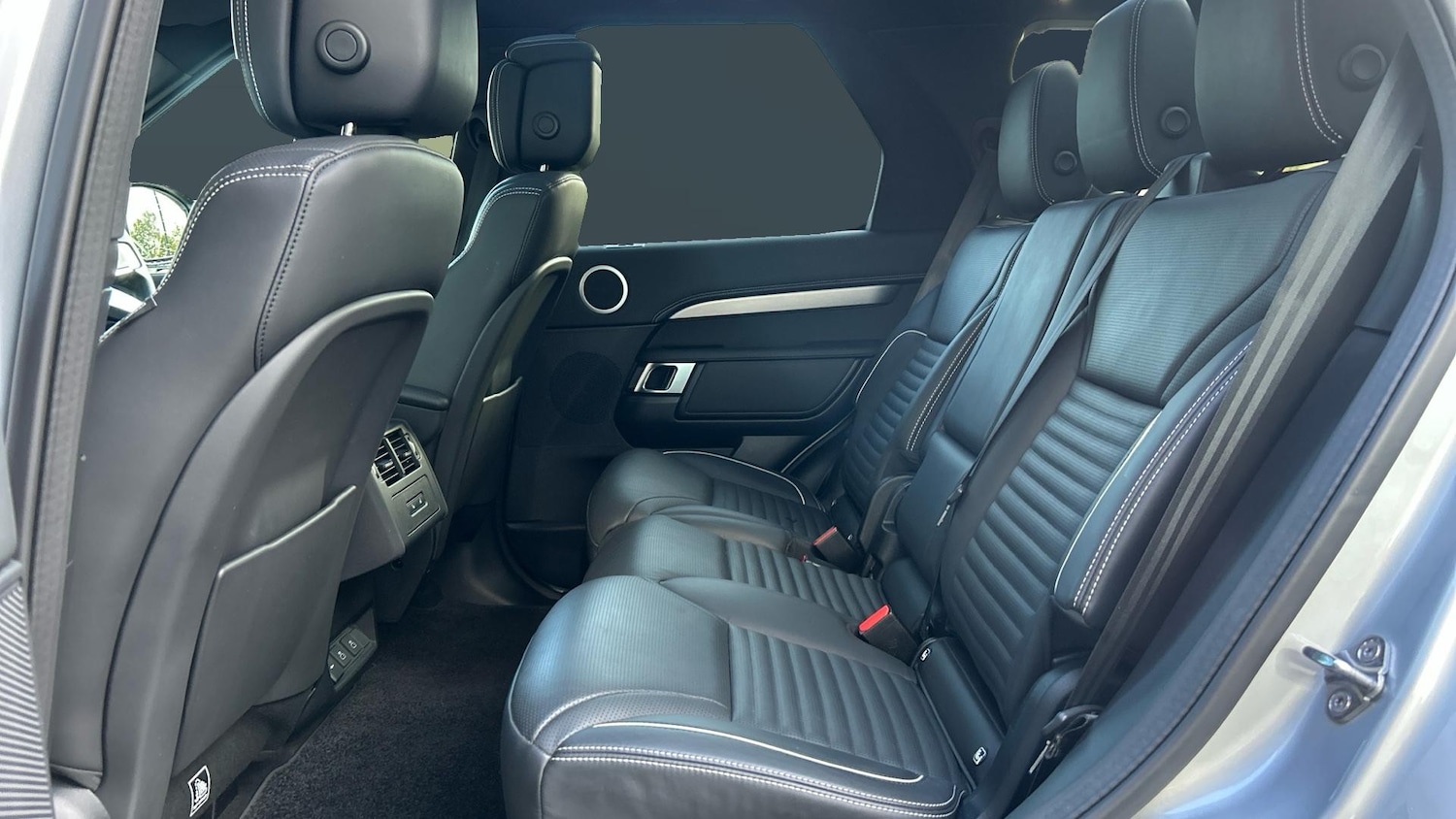 Used Land Rover Discovery 2023 for sale - 76319538: Photo 4